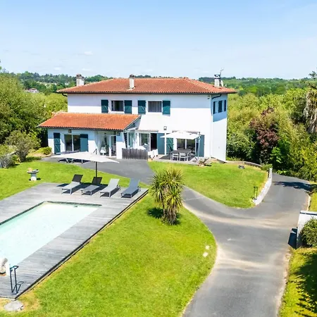 Joana - Piscine Grand Jardin 4 Arbonne