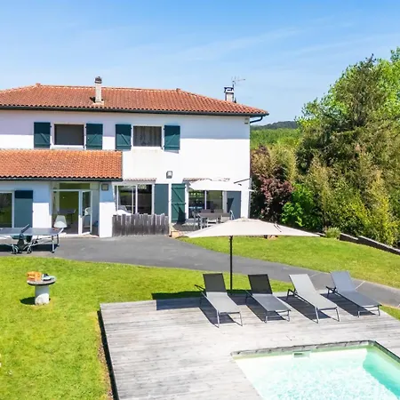 Joana - Piscine Grand Jardin 4 *
