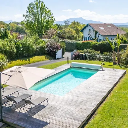 Joana - Piscine Grand Jardin 4 Arbonne