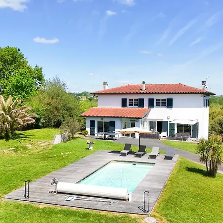 Joana - Piscine Grand Jardin 4 Arbonne