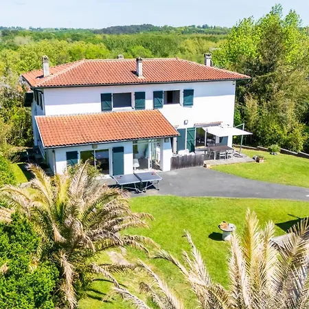Joana - Piscine Grand Jardin 4